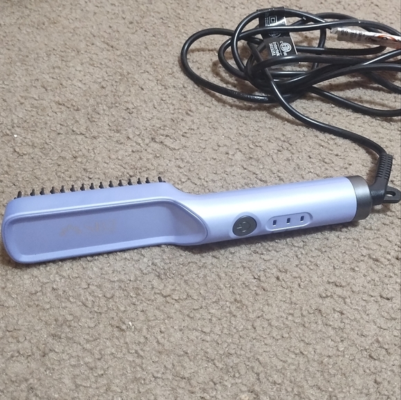 Purple and Black Hair Straightening Tool - Picture 1 of 5